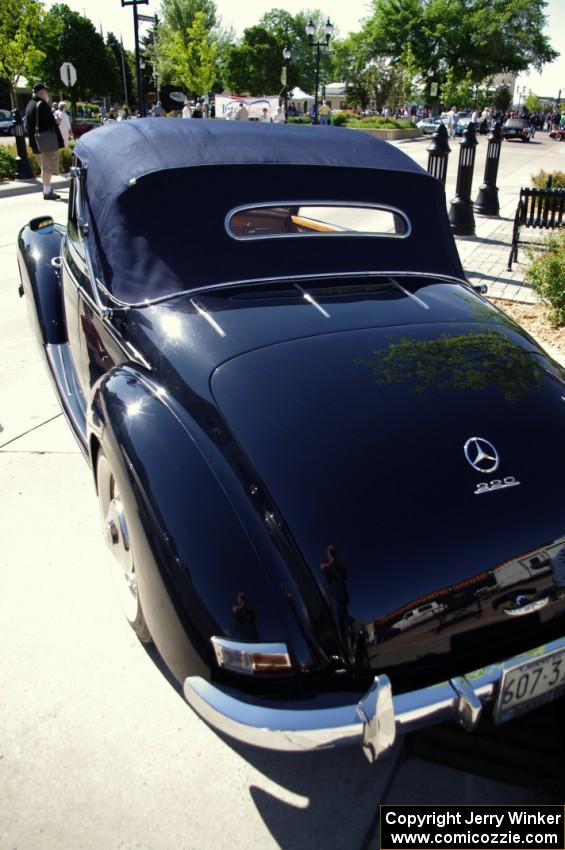 Mercedes-Benz 220