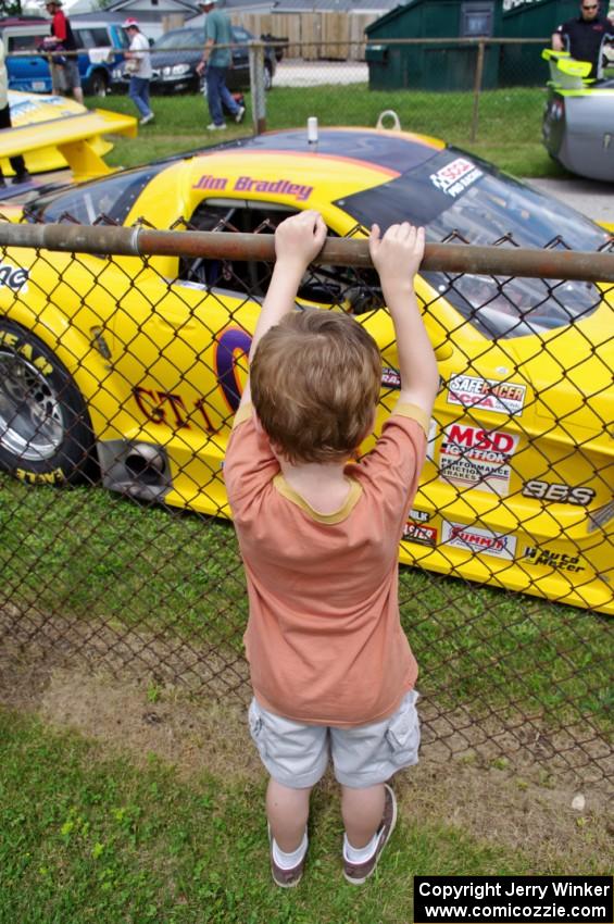 Rhys looks at Jim Bradley's Chevy Corvette