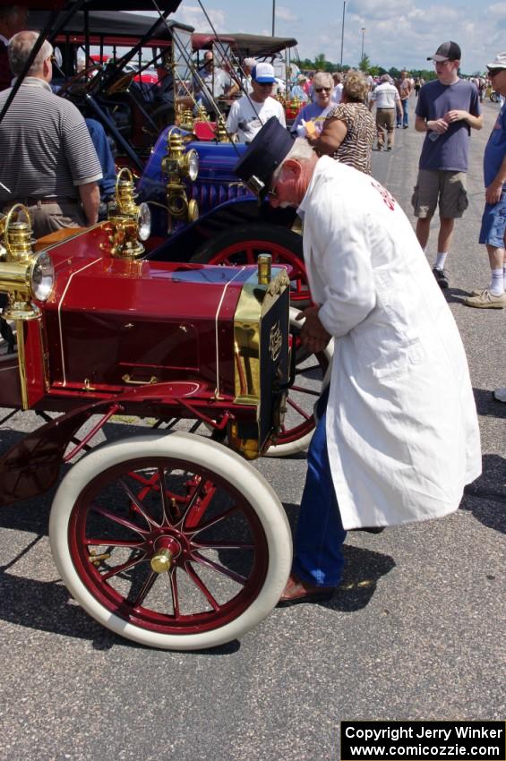 Bob Troendly starts his 1906 Ford