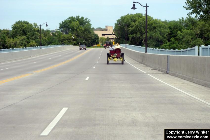 Gene Grengs' 1910 Stanley Steamer crosses the Camden bridge