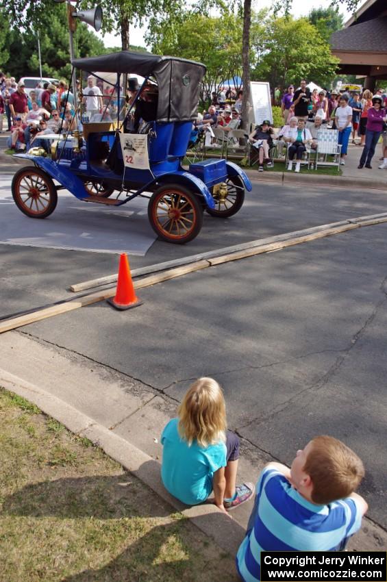 Art Mehr's 1911 Maxwell at the finish