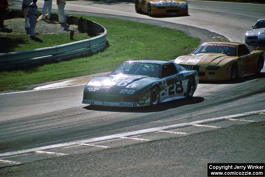 Jack Baldwin's Chevy Camaro ahead of Les Lindley's Chevy Camaro