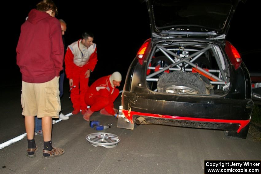 Roman Pakos / Maciej Sawicki split the rim just after the end of SS8 in their Ford Focus SVT.