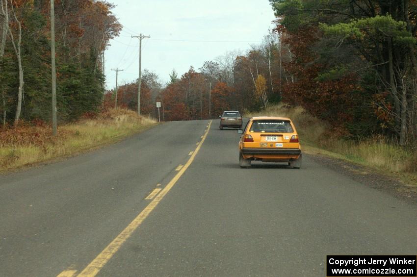 Following the transiting Chad Eixenberger / Jay Luikart VW Golf toward the Delaware Mine stage, SS11.(2)