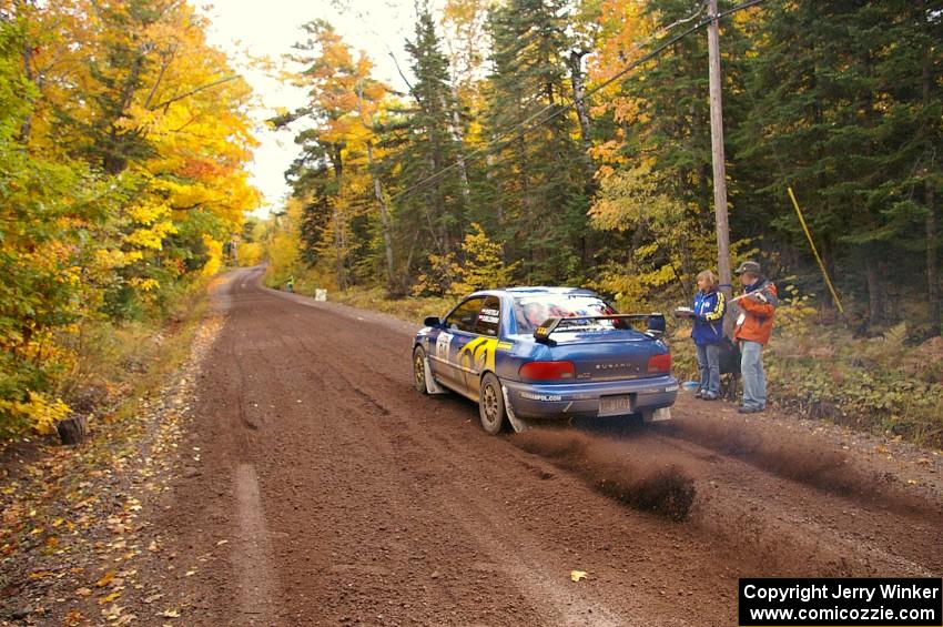 Piotr Fetela / Dariusz Belzowski do a nice launch from the start of Delaware 1, SS11, in their Subaru Impreza.