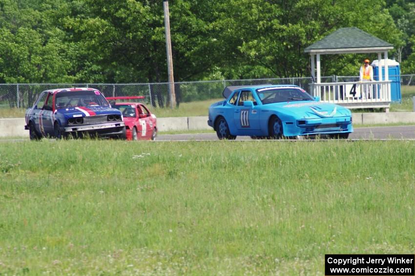 Brain-nerds Racing Porsche 944, British American Racing BMW 318i and Flying Circus BMW E36