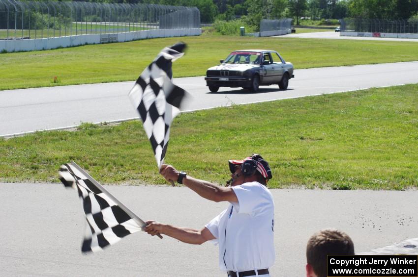 Speedlab BMW 325e takes the checkered.