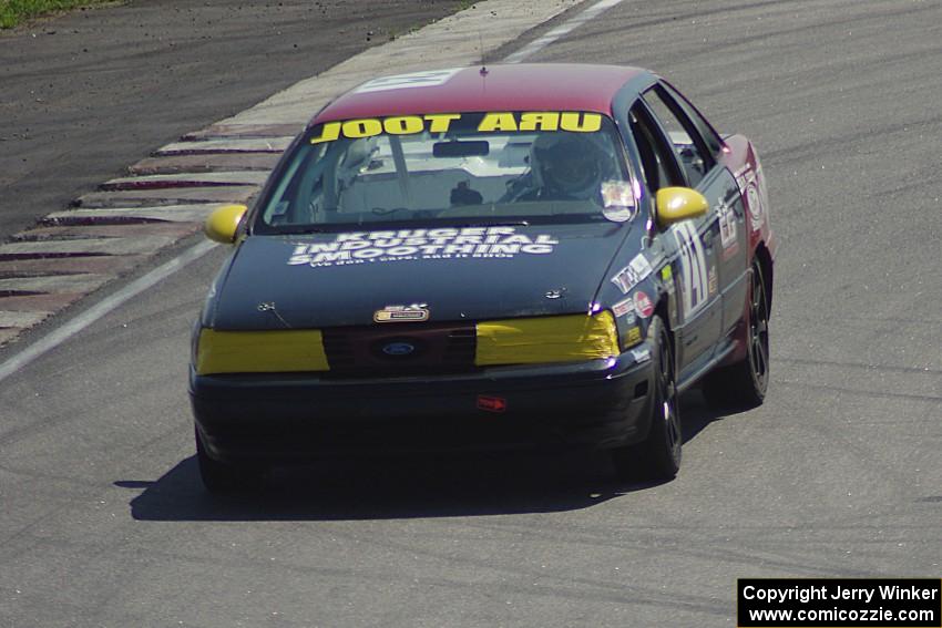 URA Tool Motorsports Ford Taurus SHO