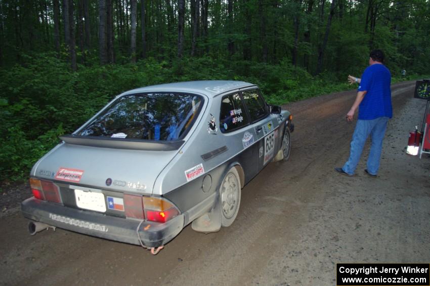 Curt Faigle / Rob Wright, in their SAAB 900 Turbo, leave the start of SS3.