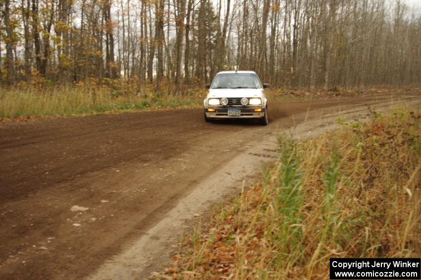 Kristofer Yahner / Tony Benusa in their VW Golf on SS16 (Arvon Tower 2)