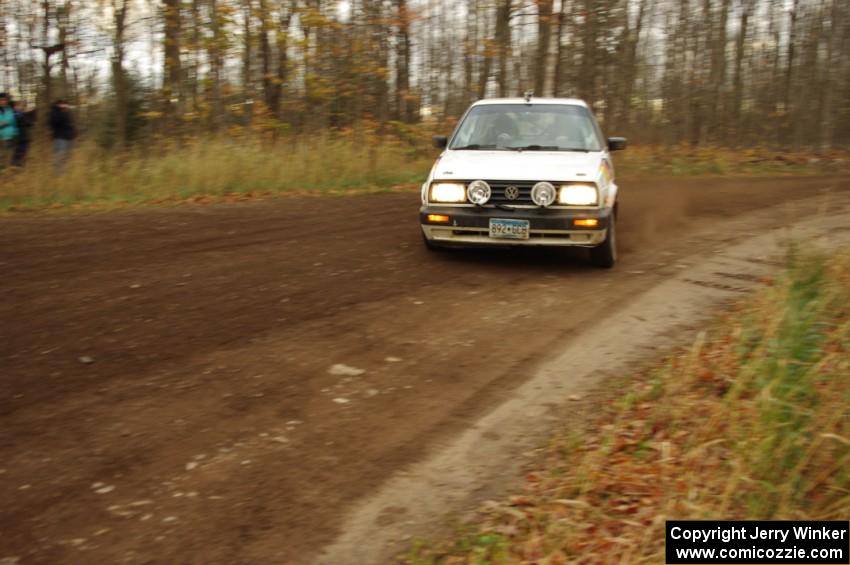 Kristofer Yahner / Tony Benusa in their VW Golf on SS16 (Arvon Tower 2)