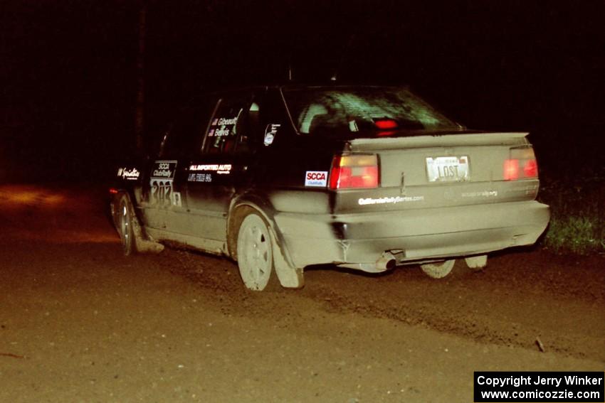 Paula Gibeault / Chrissie Beavis drift through a 90-right in their VW Jetta.