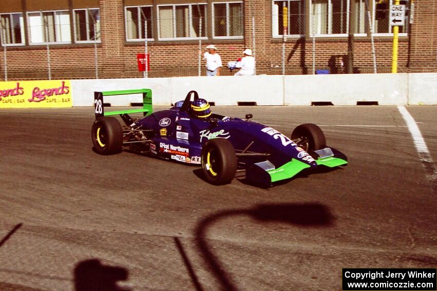 Jonathan Bottoms' Van Diemen RF98