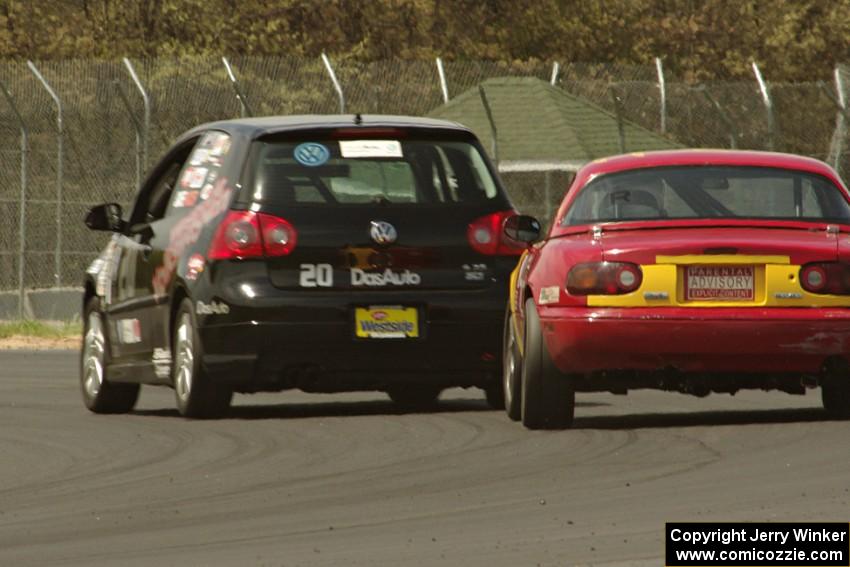 Tom Daly's T4 VW Rabbit ahead of Greg Youngdahl's Spec Miata Mazda Miata