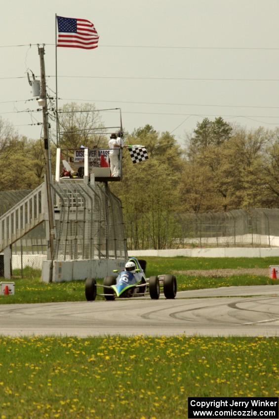 Steve Barkley's Euroswift SE-1 Formula Ford takes the checkered.