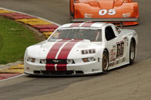 Denny Lamers' Ford Mustang and David Fershtand's Chevy Corvette