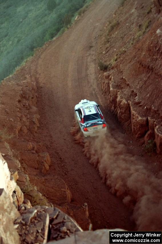 Garen Shrader / Michael Fennell Mitsubishi Lancer Evo IV goes through 'the cut' on the First View II stage.