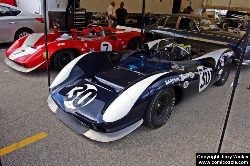 Robert Blain's Lola T-70 Mk. II and ???'s Lola T-70 Mk. II