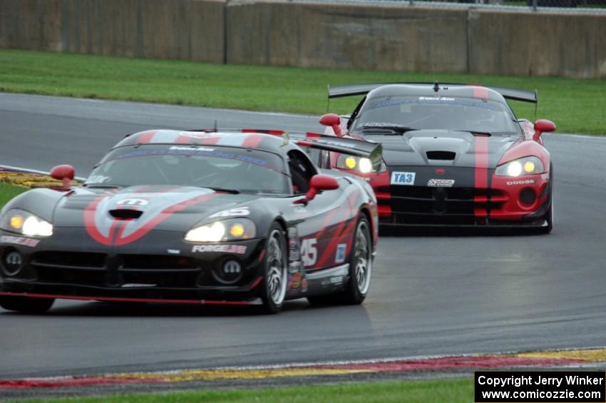 Cindi Lux's Dodge Viper and Lee Saunders' Dodge Viper