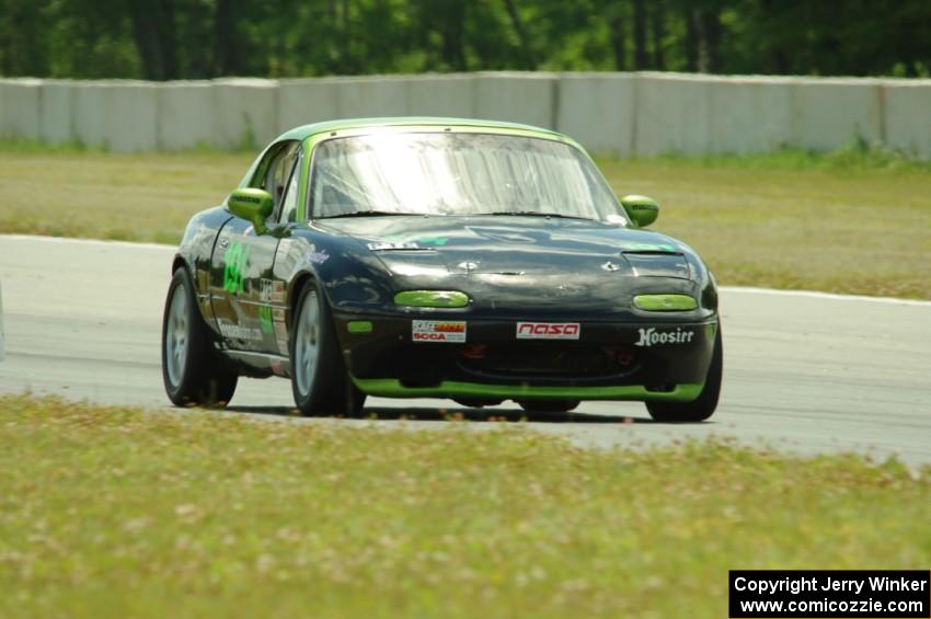 Aaron Jongbloedt's PTE Mazda Miata