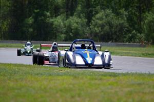 Nate Smith's P2 Radical SR3, Jed Copham's Formula Enterprises and Steve Jondal's Red Devil JS14 Formula 500