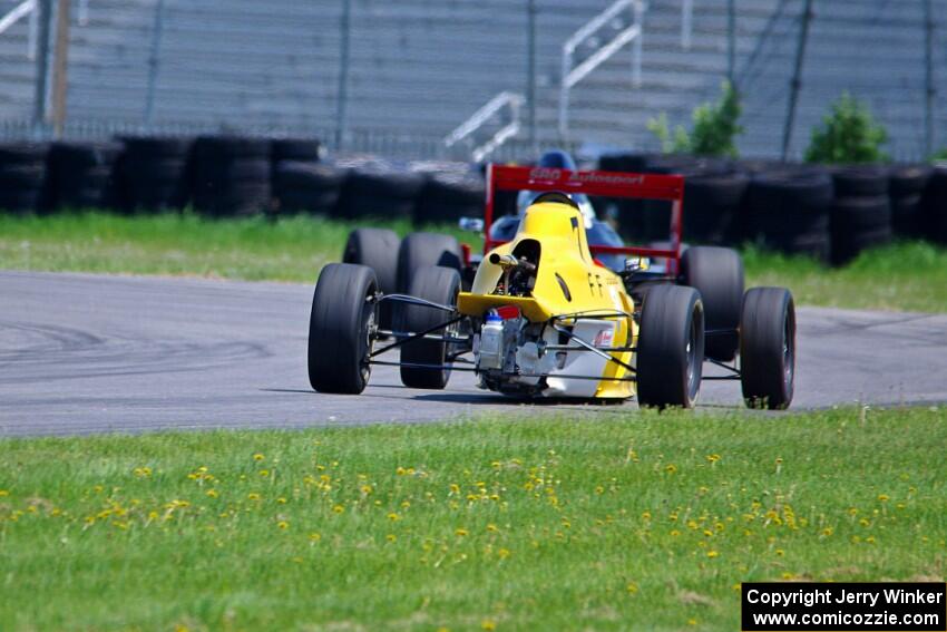 and Tony Foster's Swift DB-6/Honda Formula F