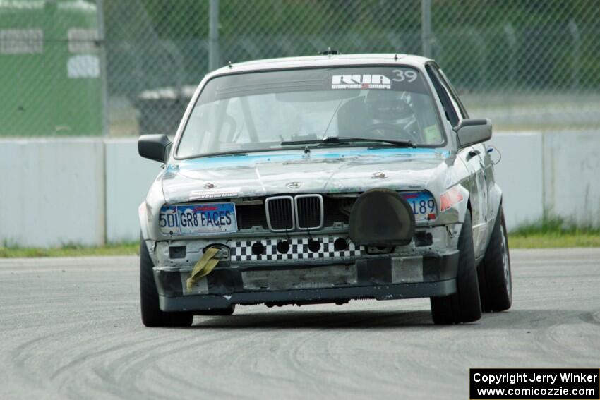 SD Faces BMW 325is