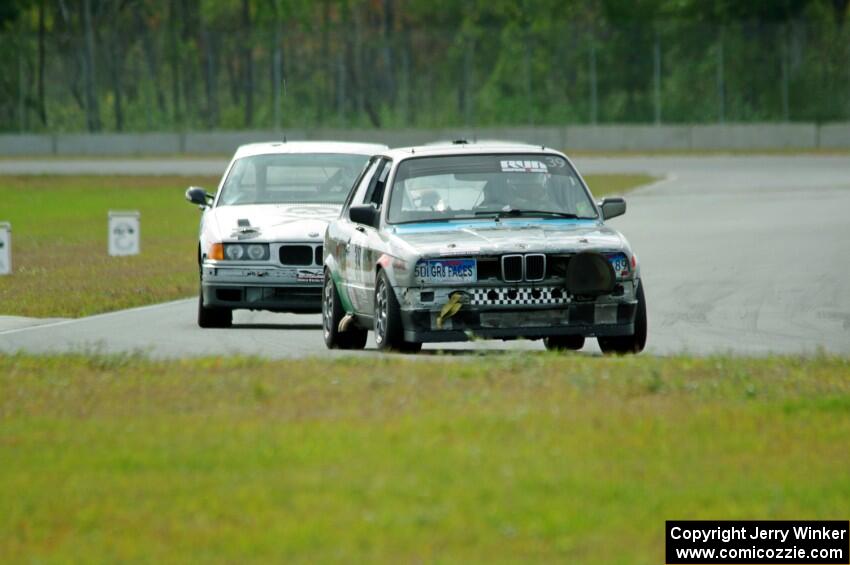 SD Faces BMW 325is and