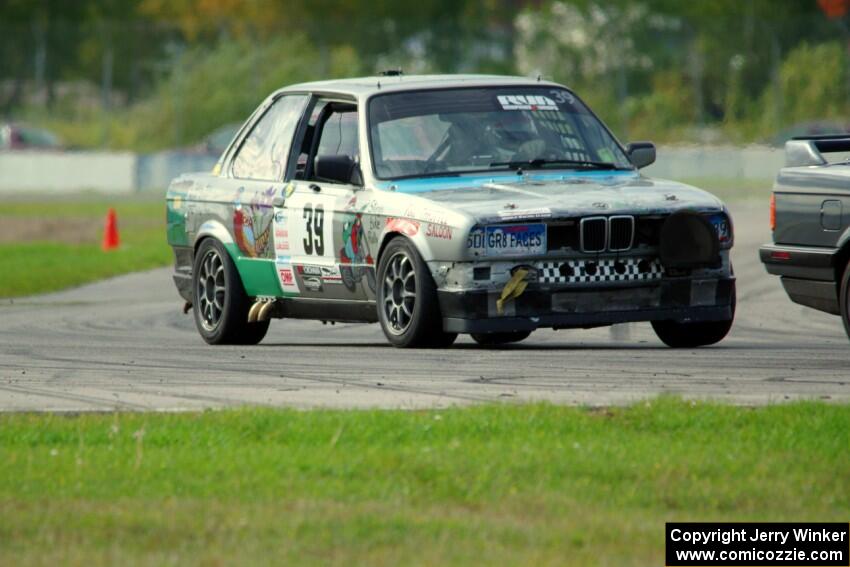 SD Faces BMW 325is