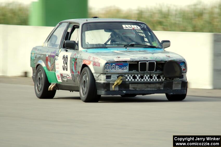 SD Faces BMW 325is