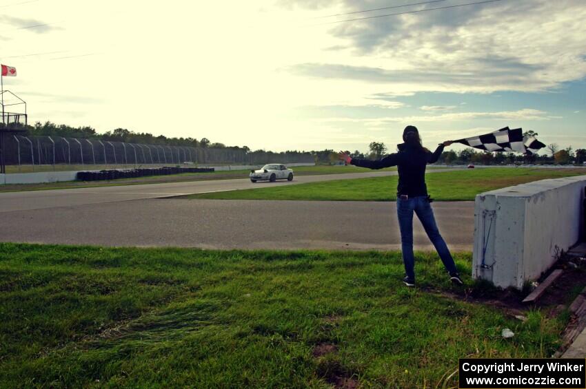 Gensoku Mazda Miata takes the checkered flag.