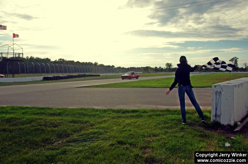 E30 Bombers BMW 325i takes the checkered flag.