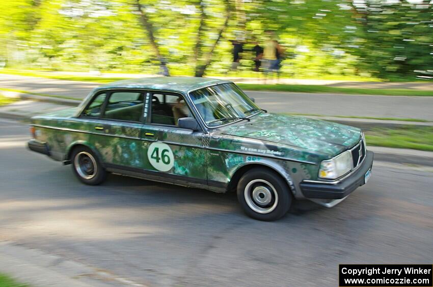 ArtCar 10 - Volvo 240