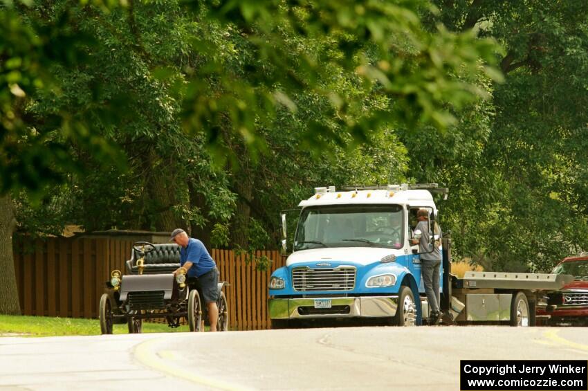 Tim Kelly's 1904 Ford pulls off the road.