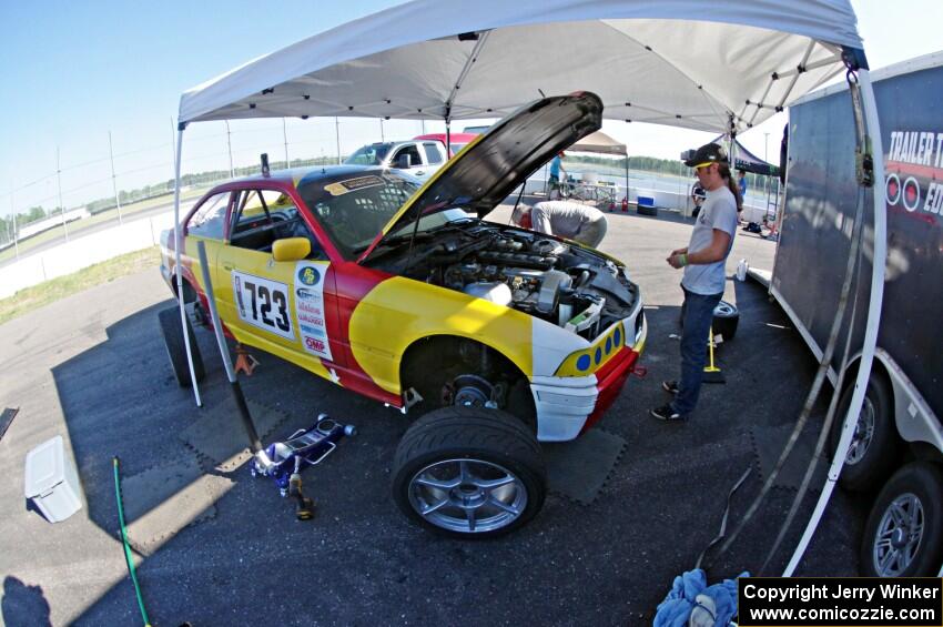 Dirty Side Down Racing BMW 325i