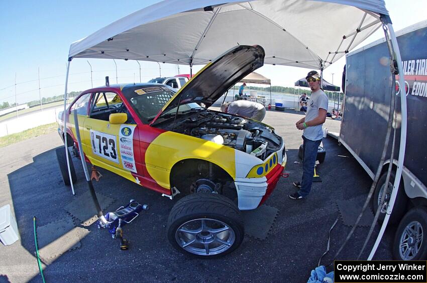 Dirty Side Down Racing BMW 325i