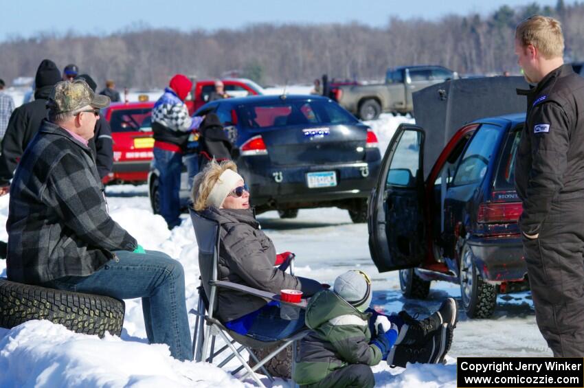 A crew relaxes in pitlane on a 40+ degree day.