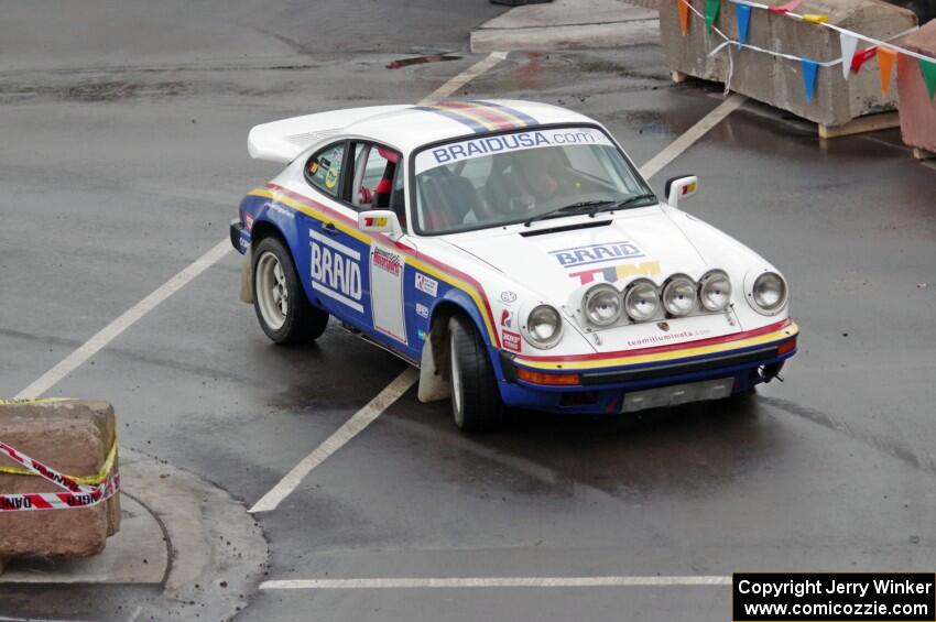 A classic Porsche 911SC does a run of the course.