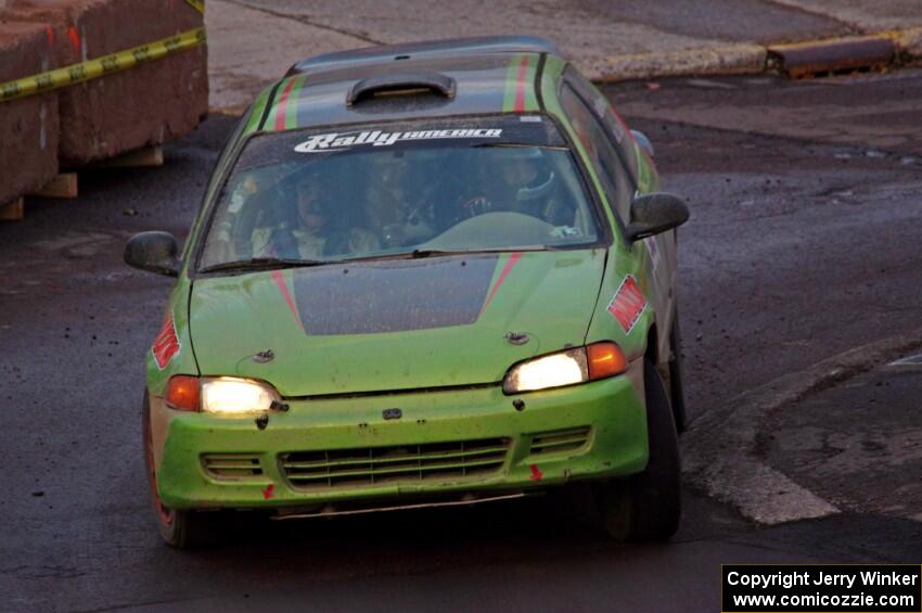 Matt Peterson / Lori Clute Honda Civic on SS15 (Lakeshore Drive).