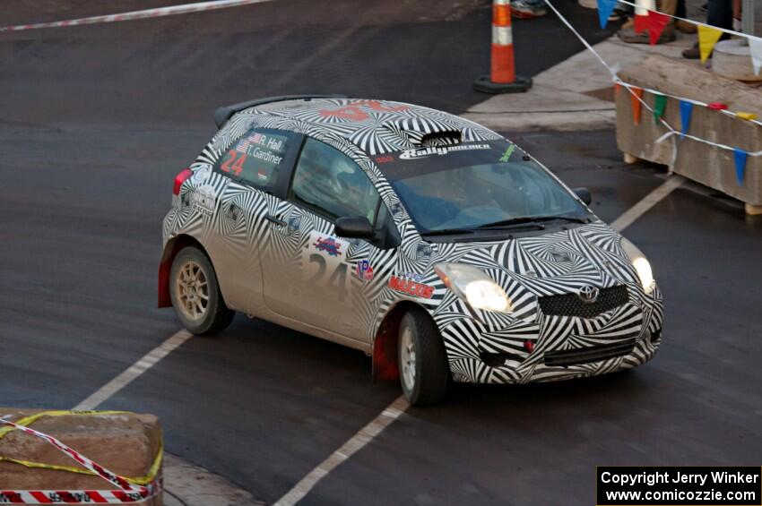 Tracey Gardiner / Rebecca Hall Toyota Yaris on SS15 (Lakeshore Drive).