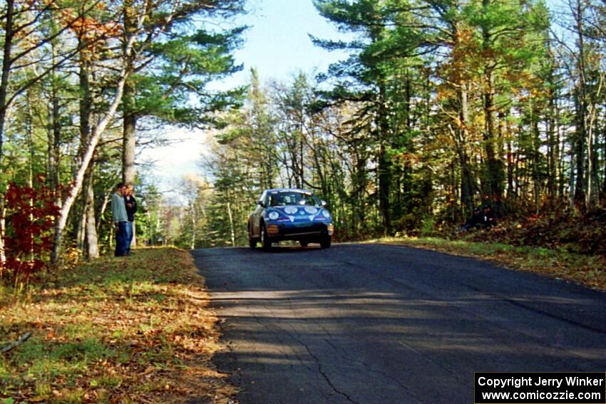 Mike Halley / John Dillon VW New Beetle at the midpoint jump on SS16, Brockway Mt.