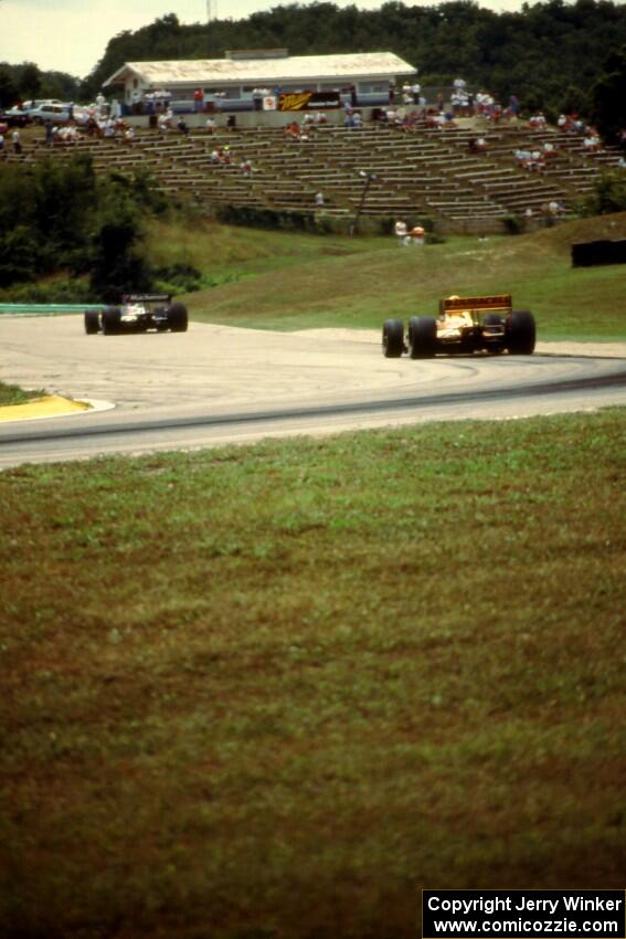 Scott Goodyear's Lola T-93/06/Ford Cosworth XB and Raul Boesel's Lola T-93/06/Ford Cosworth XB