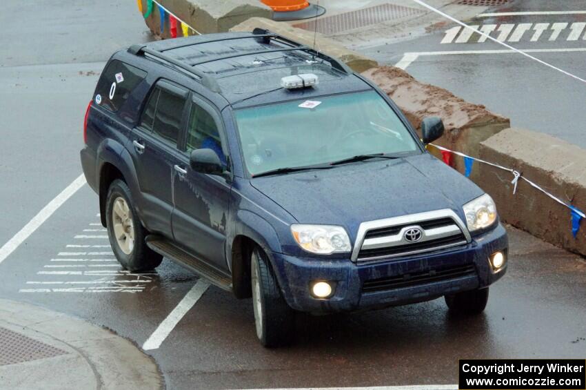 A Toyota 4Runner does a pre-check of SS15, Lakeshore Drive.