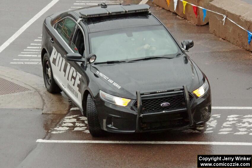 A Ford Taurus police cruiser does a pre-check of SS15, Lakeshore Drive.