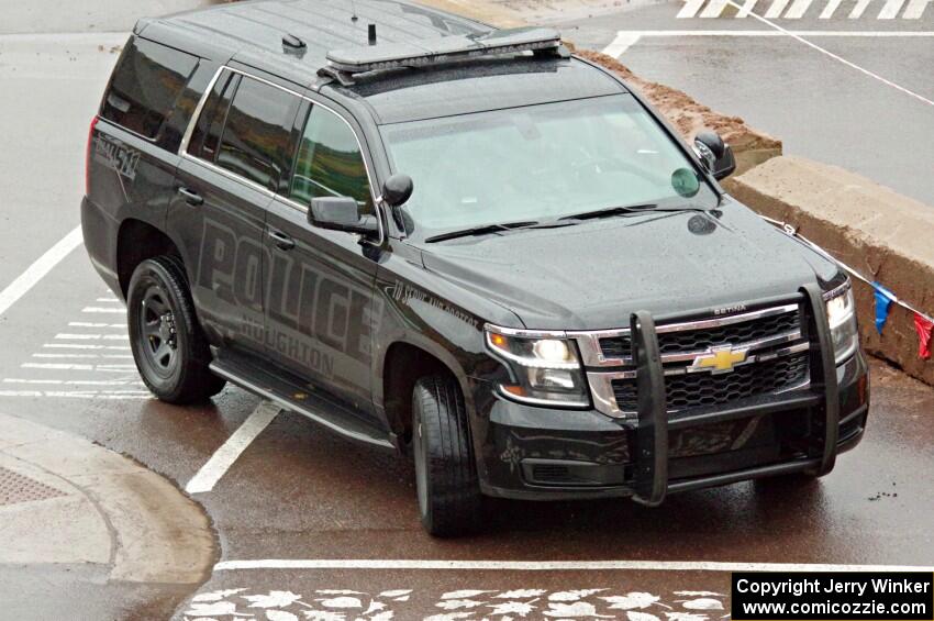 A Chevy Tahoe PPV does a pre-check of SS15, Lakeshore Drive.