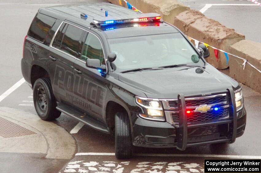 A Chevy Tahoe PPV does a pre-check of SS15, Lakeshore Drive.