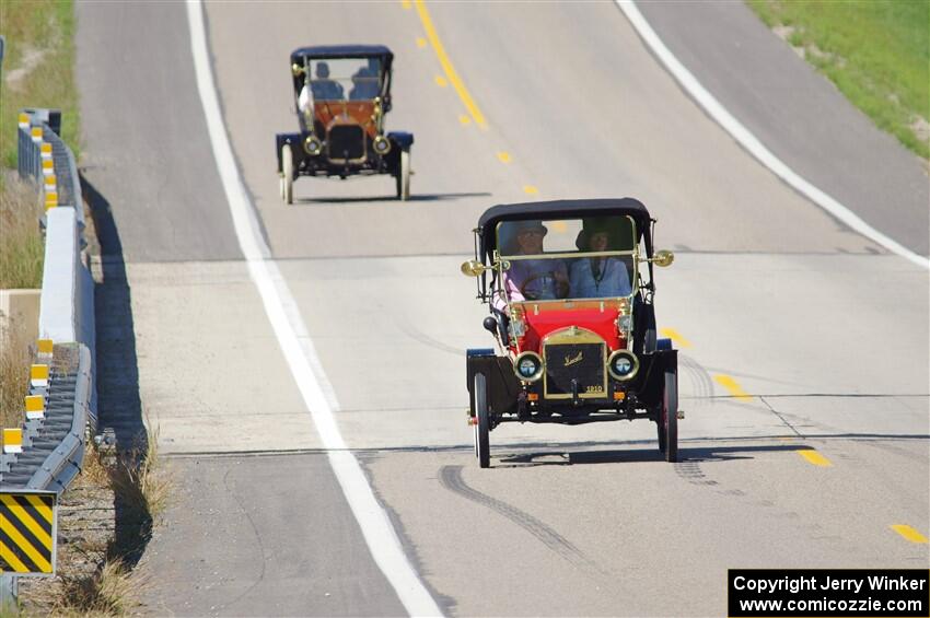 Jim Laumeyer's 1910 Maxwell and Ron Fishback's 1912 Maxwell