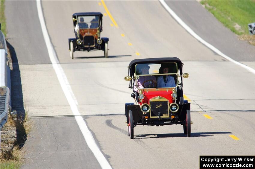 Jim Laumeyer's 1910 Maxwell and Ron Fishback's 1912 Maxwell