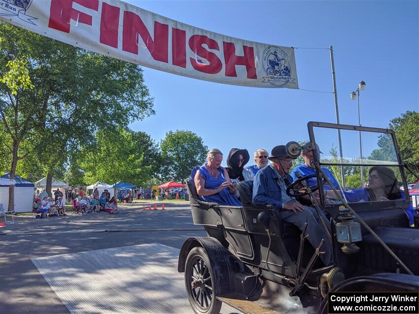 Bob Long's 1908 Maxwell at the finish.