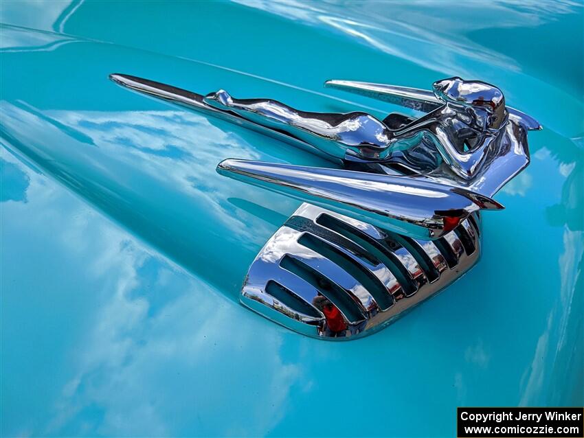 Hood ornament on a Nash Metropolitan